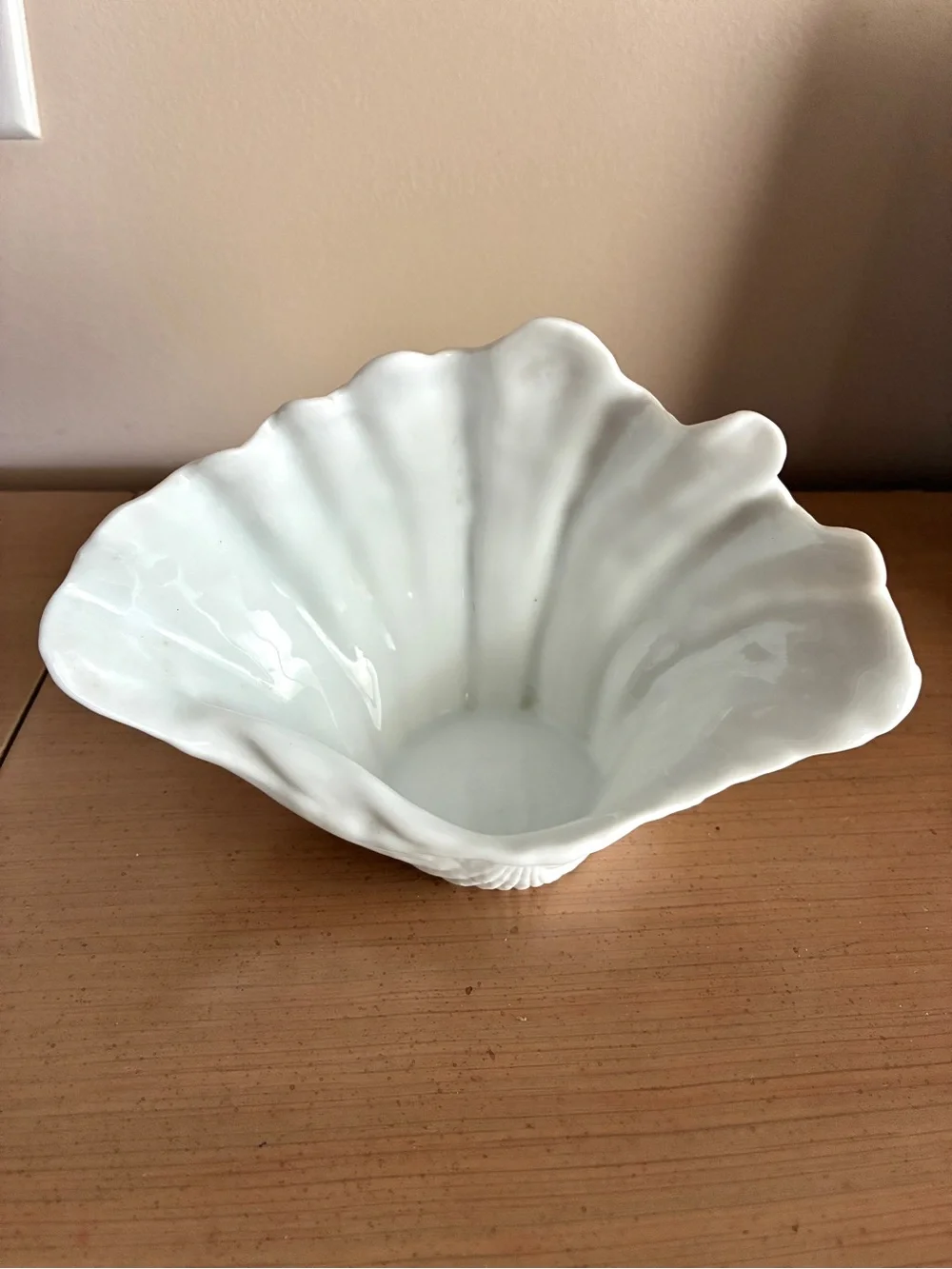 PartyLite white as detailed
